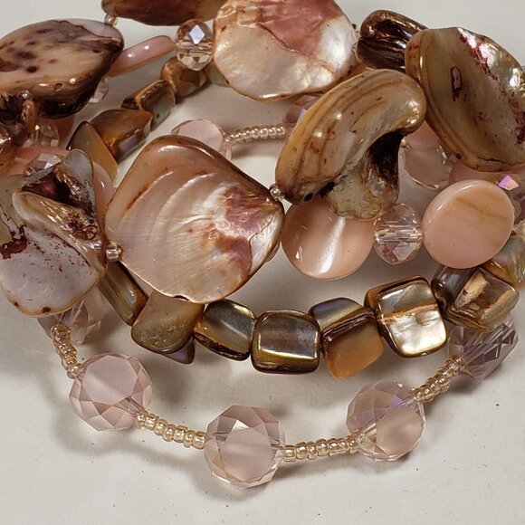 Set of 4  Multi color Pinkish Sea Shell Stretchy Beaded Bracelets - Picture 3 of 6